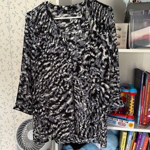 a.n.a Black and Gray Abstract V-Neck Blouse